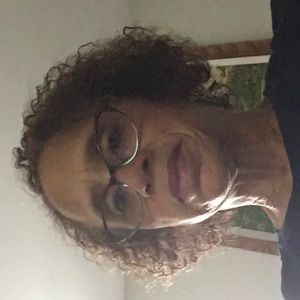 Meet your Posher, Lucy